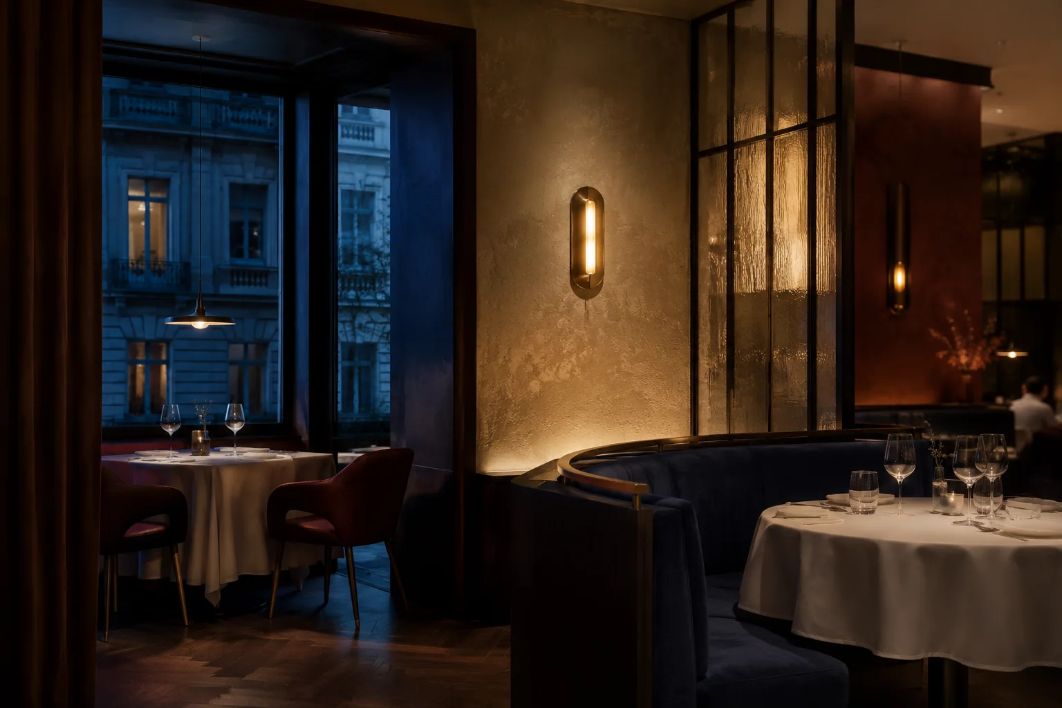 Wieczorne wnętrze restauracji